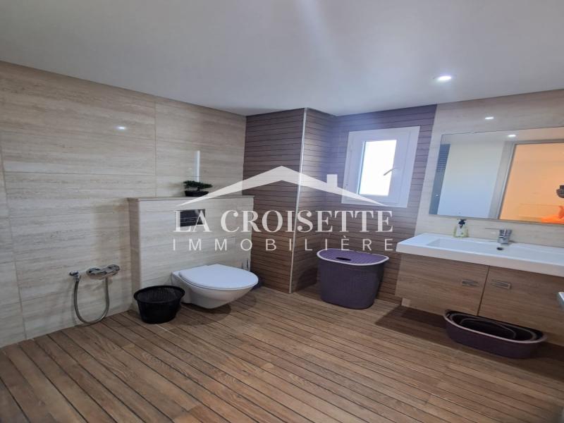 Duplex meublé S+3 avec jardin à La Marsa 